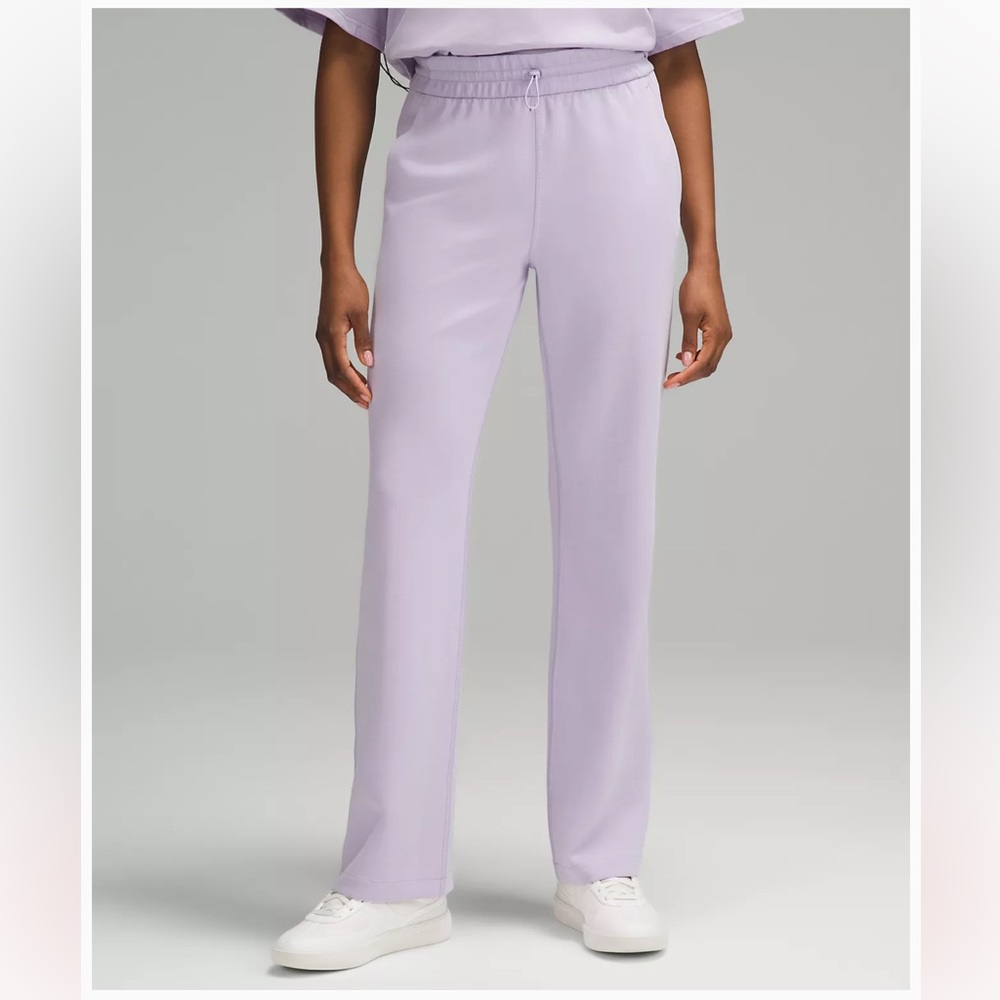 Lululemon Softstreme High-Rise Pant
Regular Sz 2